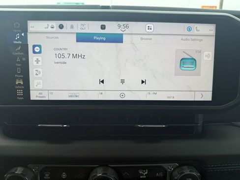 New 2025 Jeep Gladiator Mojave image 22