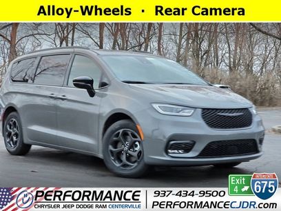 Used 2025 Chrysler Pacifica Premium