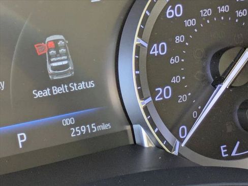 Used 2022 Toyota Highlander Limited FWD image 9