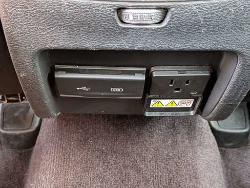Used 2019 Jeep Cherokee Limited AWD/4WD image 14