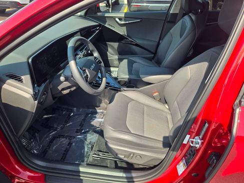 Used 2023 Kia Niro Wind w/ Wind Preserve Package FWD image 34