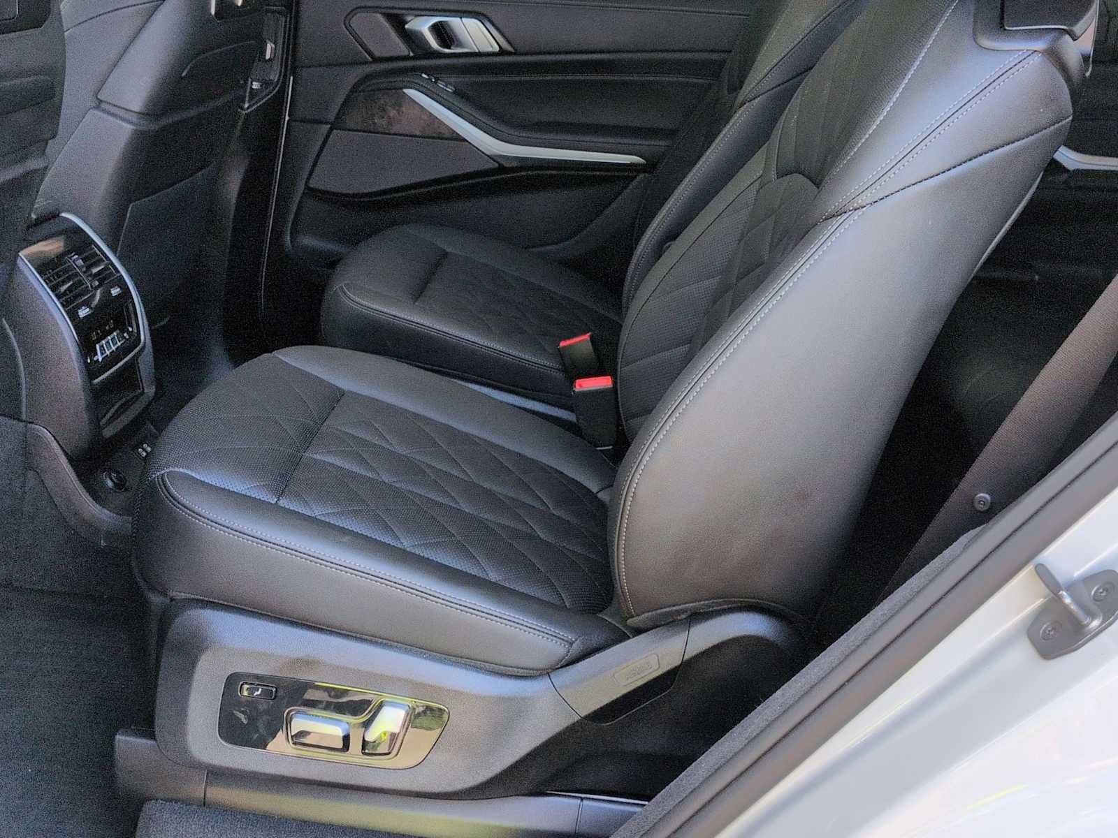 Used 2026 BMW X7 xDrive40i w/ Premium Package AWD/4WD image 21