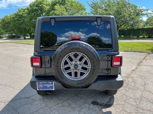 Used 2025 Jeep Wrangler Unlimited Sport AWD/4WD image 9