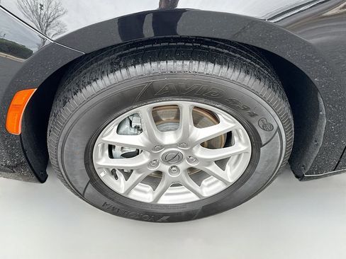 Used 2024 Chrysler Pacifica Touring-L image 30