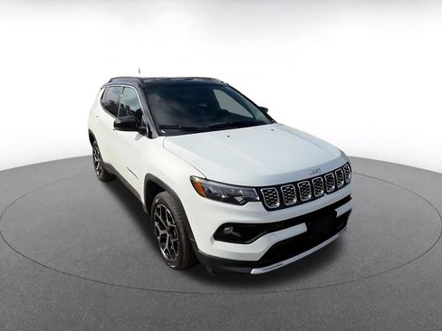 Used 2025 Jeep Compass Limited image 3