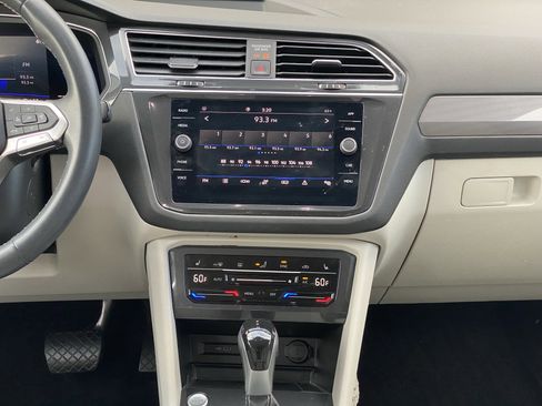 Used 2022 Volkswagen Tiguan SE FWD image 22
