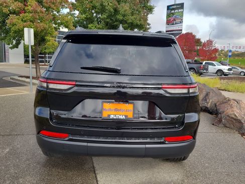 New 2025 Jeep Grand Cherokee Altitude w/ Trailer Tow Package image 13