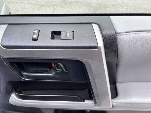 Used 2013 Toyota 4Runner SR5 w/ Convenience Pkg image 55