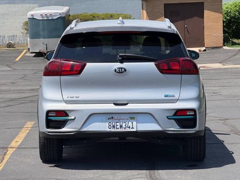 Used 2020 Kia Niro EX FWD image 4