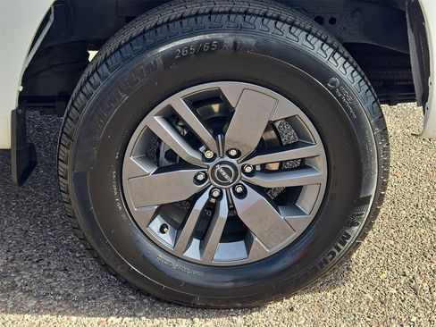 Used 2025 Nissan Frontier SV image 32