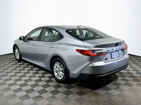 Used 2025 Toyota Camry LE AWD/4WD image 5
