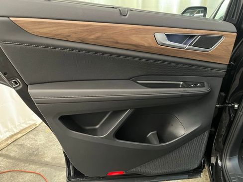 Certified 2025 Volkswagen Atlas SE w/ Panoramic Sunroof Package image 22