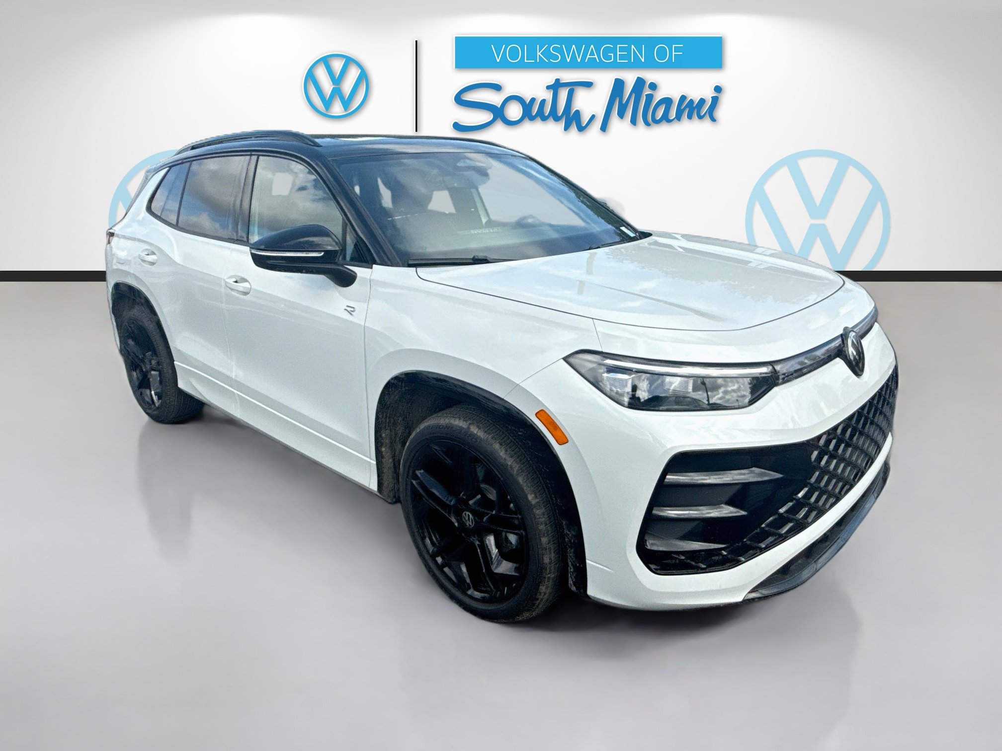 New 2026 Volkswagen Tiguan SE R-Line FWD image 1