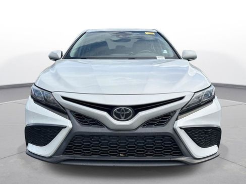 Used 2022 Toyota Camry SE w/ Convenience Package FWD image 3