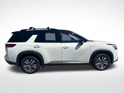 Used 2023 Nissan Pathfinder SL AWD/4WD image 9