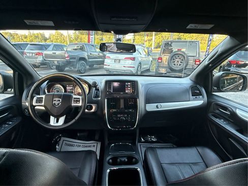 Used 2016 Dodge Grand Caravan R/T FWD image 18