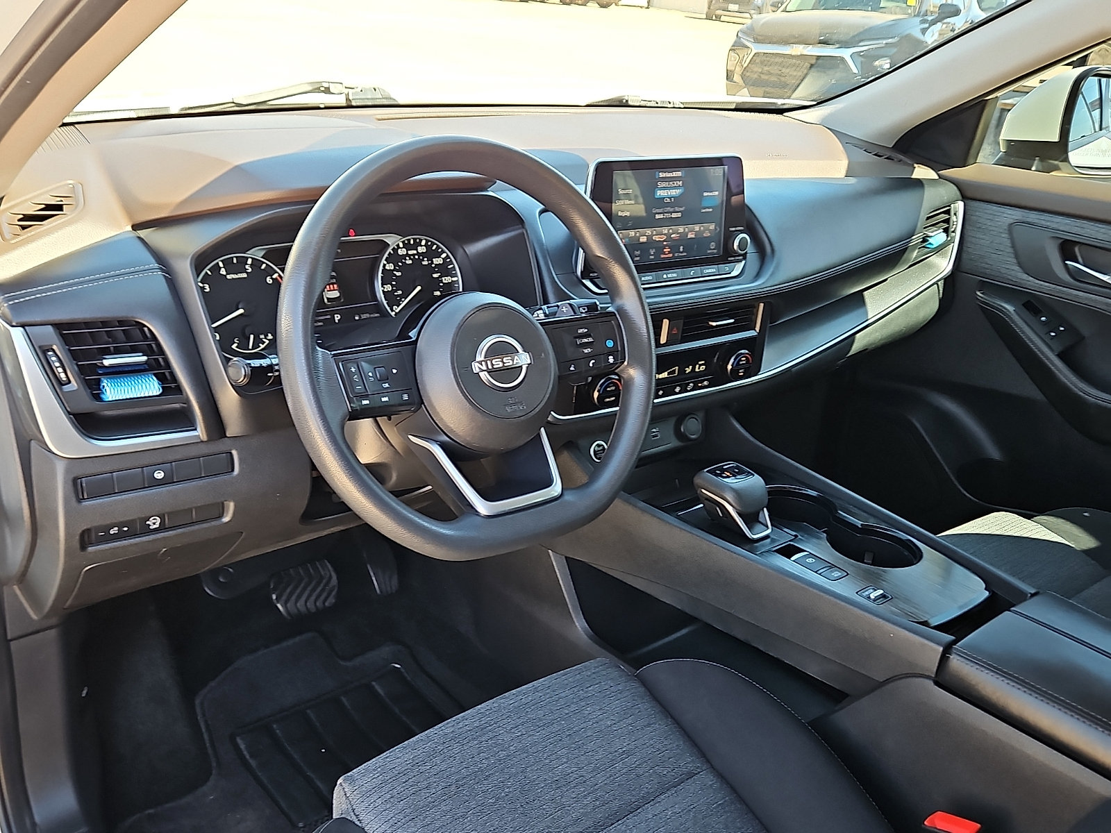 Used 2023 Nissan Rogue SV FWD image 11