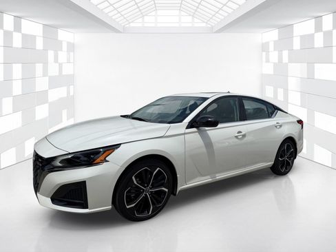 Certified 2025 Nissan Altima 2.5 SR w/ SR Premium Package FWD image 3