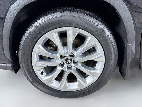 Used 2023 Toyota Highlander Limited image 34