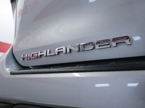 Used 2022 Toyota Highlander XLE FWD image 36