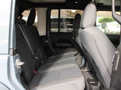 Used 2025 Jeep Wrangler Sahara image 18