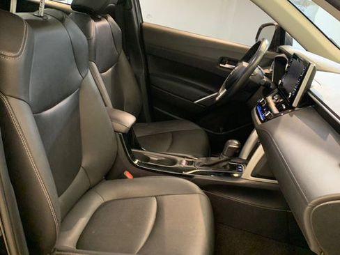 Used 2022 Toyota Corolla Cross XLE w/ Convenience Package image 57