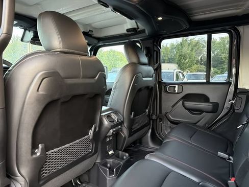 Used 2025 Jeep Wrangler Unlimited Rubicon AWD/4WD image 12