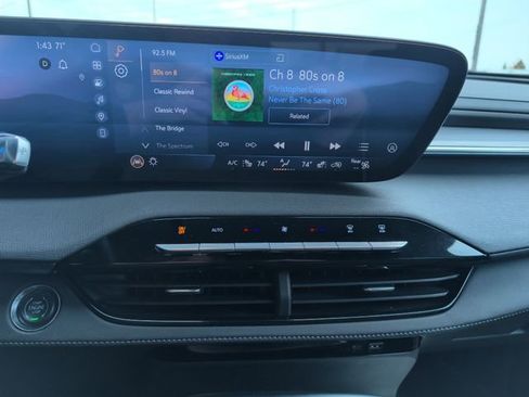 Certified 2025 Buick Enclave Preferred FWD image 19