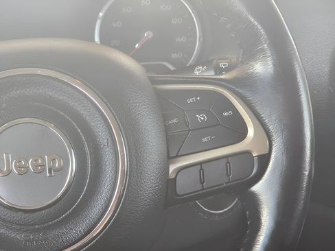 Used 2017 Jeep Renegade Latitude AWD/4WD image 50
