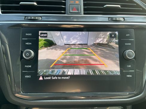 Used 2022 Volkswagen Tiguan SE R-Line image 25