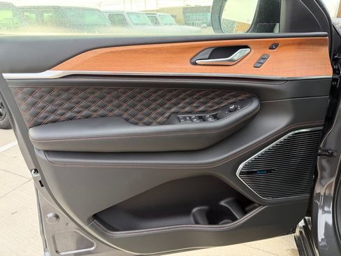 New 2025 Jeep Grand Cherokee L Summit image 15