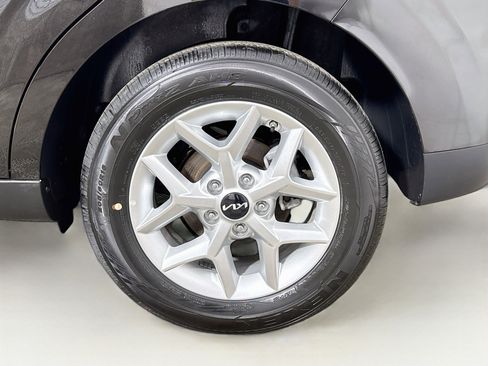 Used 2025 Kia Soul LX FWD image 27