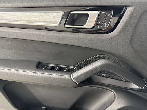 Certified 2023 Porsche Cayenne Platinum Edition AWD/4WD image 33