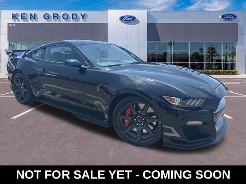 Used 2021 Ford Mustang Shelby GT500 w/ Carbon Fiber Track Pack RWD image 1