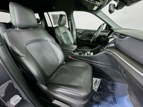 Certified 2024 Jeep Grand Cherokee Altitude image 39