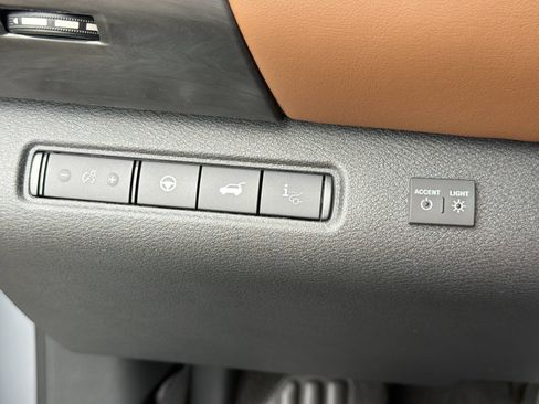 New 2026 Nissan Pathfinder Platinum w/ Accent Package FWD image 16