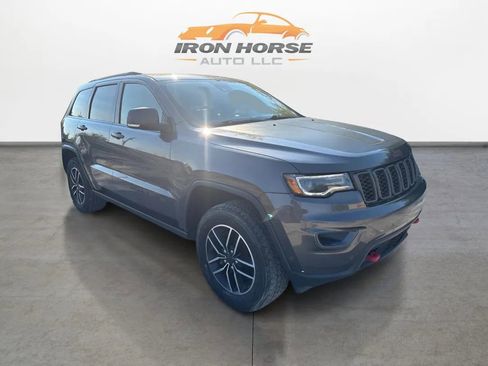 Used 2018 Jeep Grand Cherokee Trailhawk w/ Trailhawk Luxury Group image 3