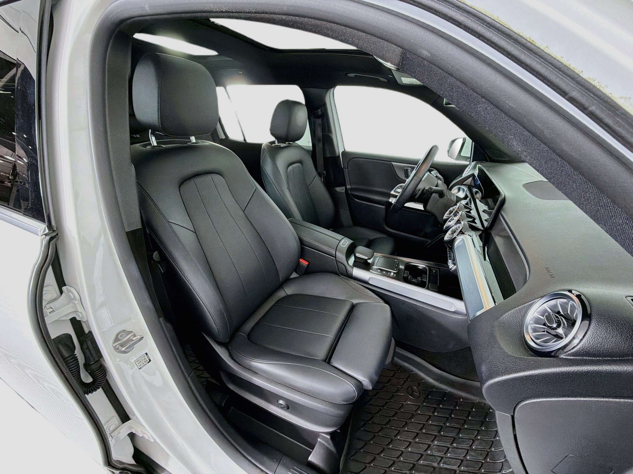 Used 2022 Mercedes-Benz GLB 250 4MATIC image 33