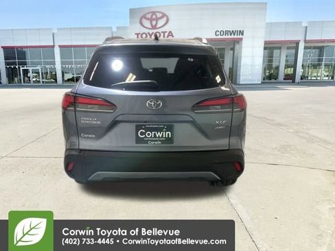 Used 2025 Toyota Corolla Cross XLE image 4