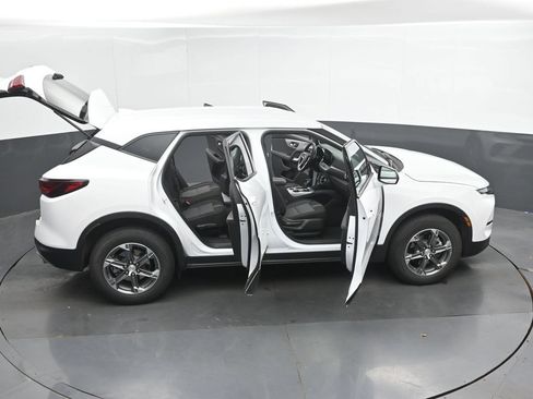 Used 2025 Chevrolet Blazer LT AWD/4WD image 49