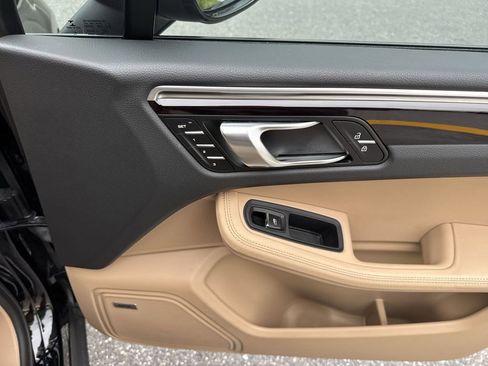 Used 2021 Porsche Macan image 45