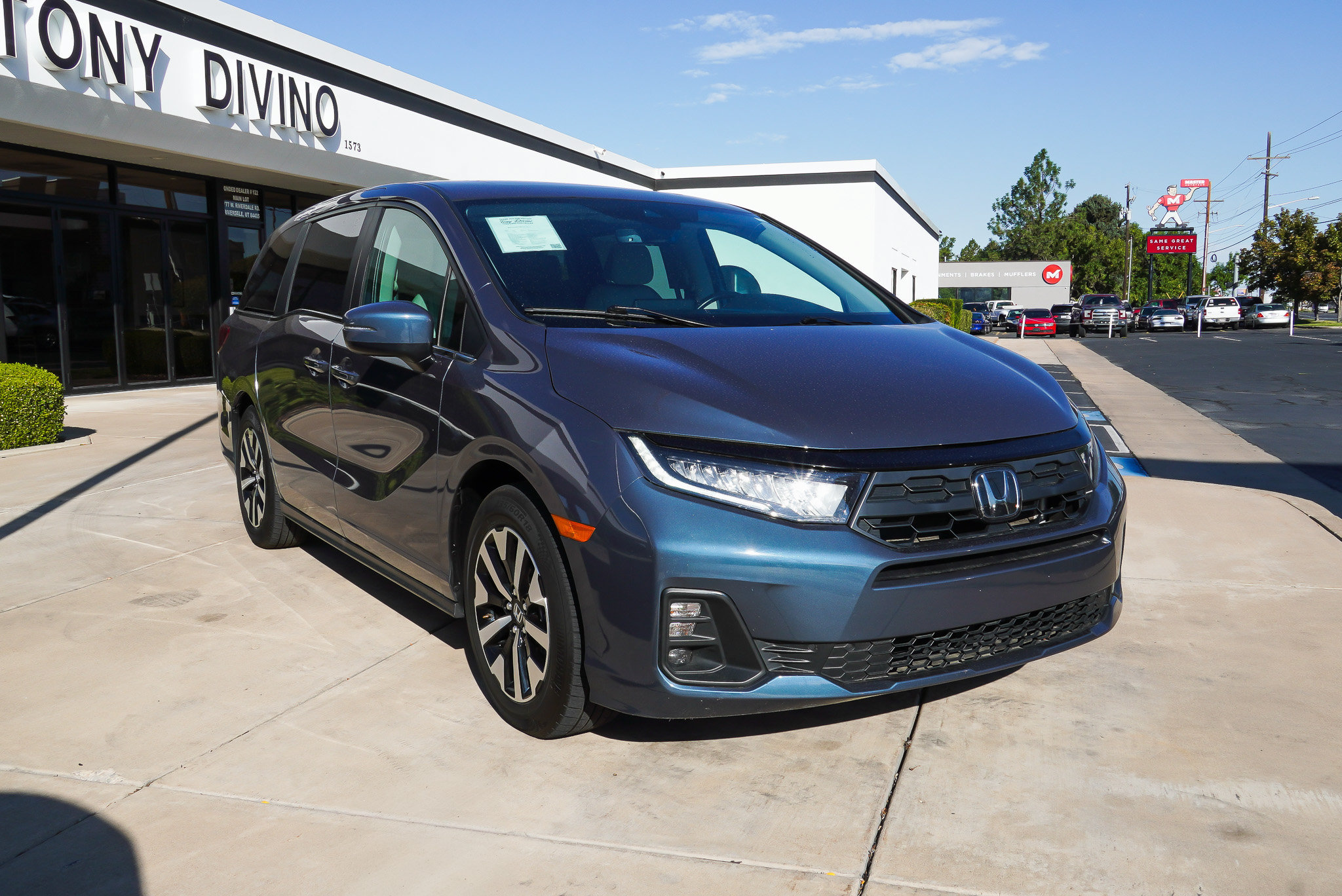 Used 2025 Honda Odyssey EX-L image 2