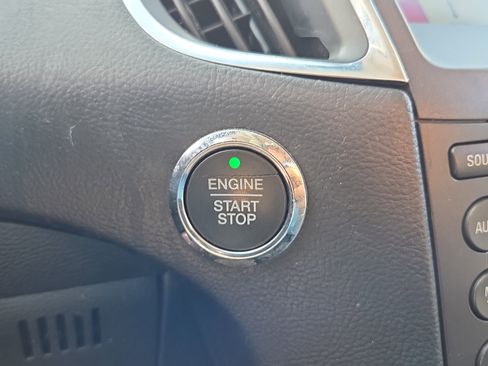Used 2018 Ford Edge Titanium w/ Ford Safe & Smart Package FWD image 22