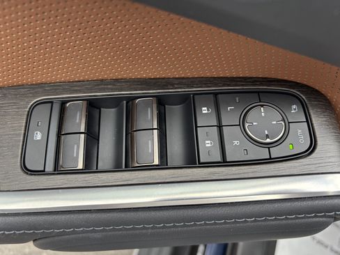 Used 2026 Lexus GX 550 w/ Accessory Package (2T) AWD/4WD image 17
