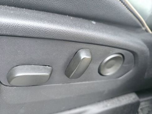 Used 2024 GMC Yukon XL SLT w/ SLT Luxury Package image 16