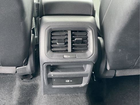 Used 2023 Volkswagen Taos SE w/ Black Wheel Package image 16