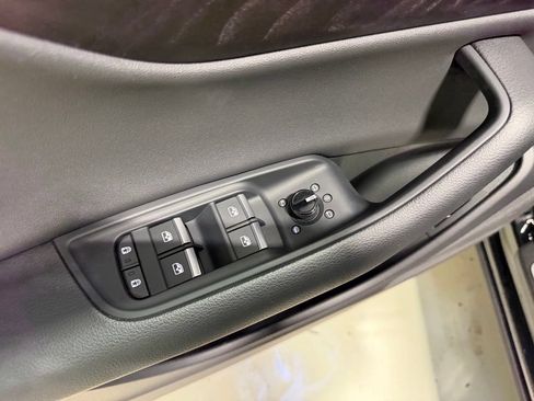 Used 2023 Audi Q8 Premium AWD/4WD image 28