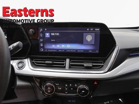Used 2025 Chevrolet Trax LT FWD image 11