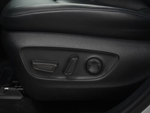 Used 2023 Toyota Highlander XLE image 31