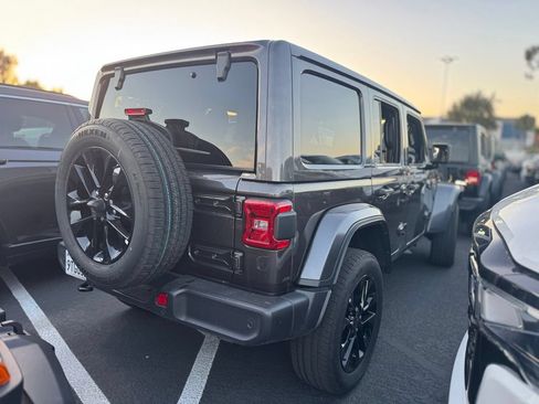 Used 2025 Jeep Wrangler Unlimited Sahara w/ Safety Group AWD/4WD image 6